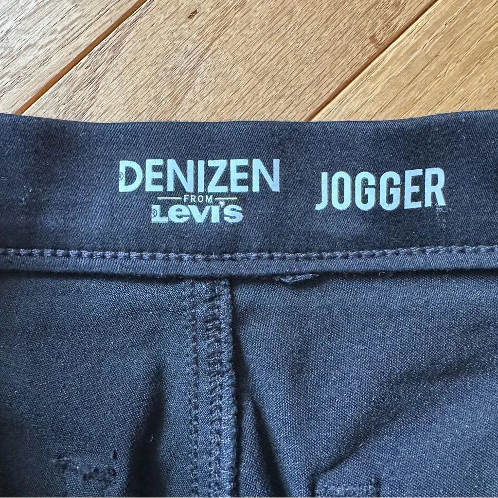Denizen From Levi’s Jogger Jeans With Zip Details Womens 30 Black - Image 2