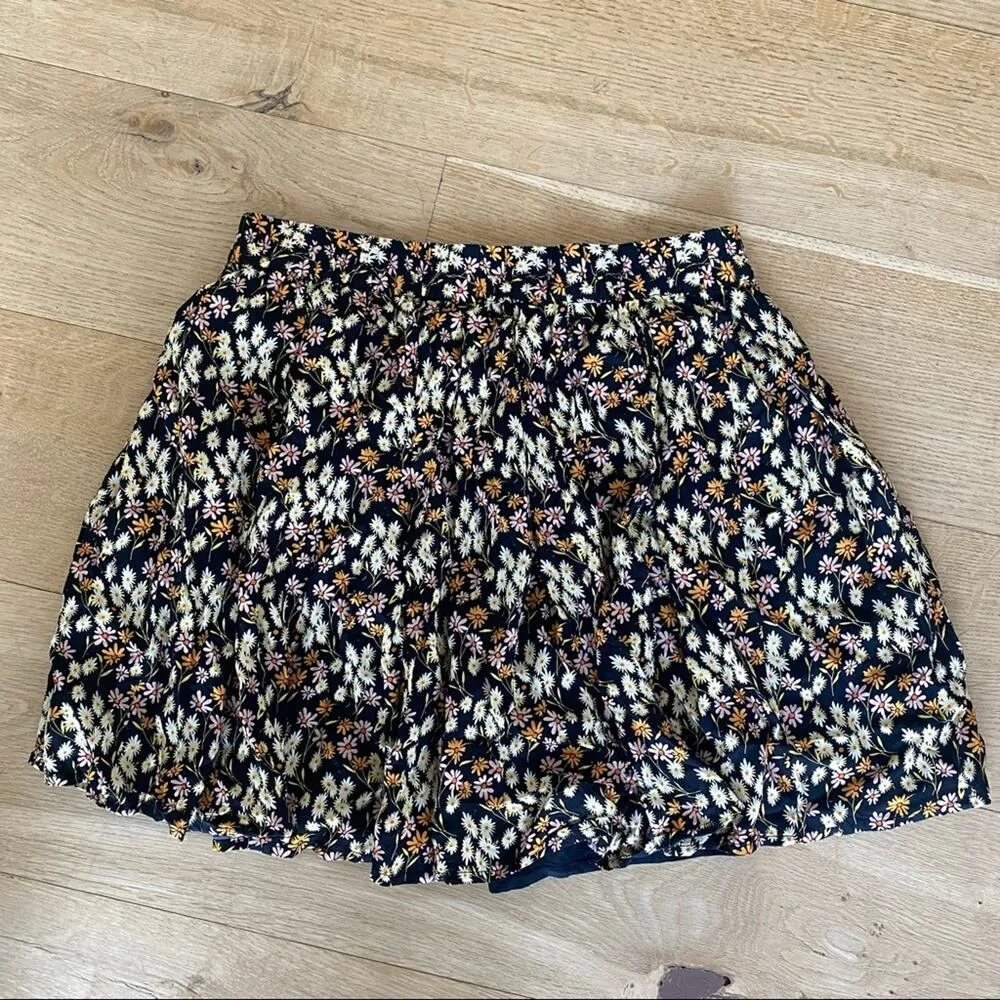 Urban Outfitters Mini Skirt with Daisy Print in Black - Image 6