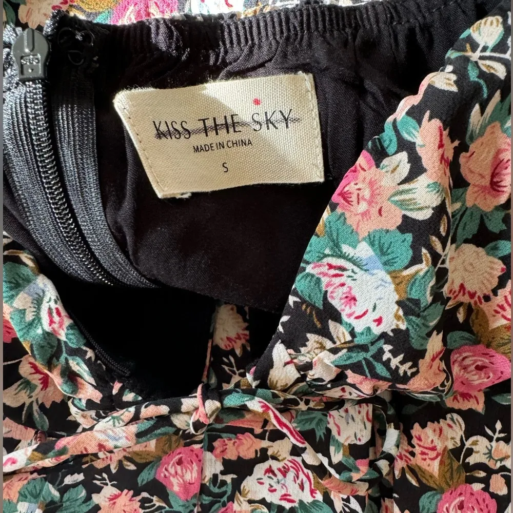 Urban Outfitters Kiss the Sky Size Small Black Floral Long Sleeve Romper - Image 7