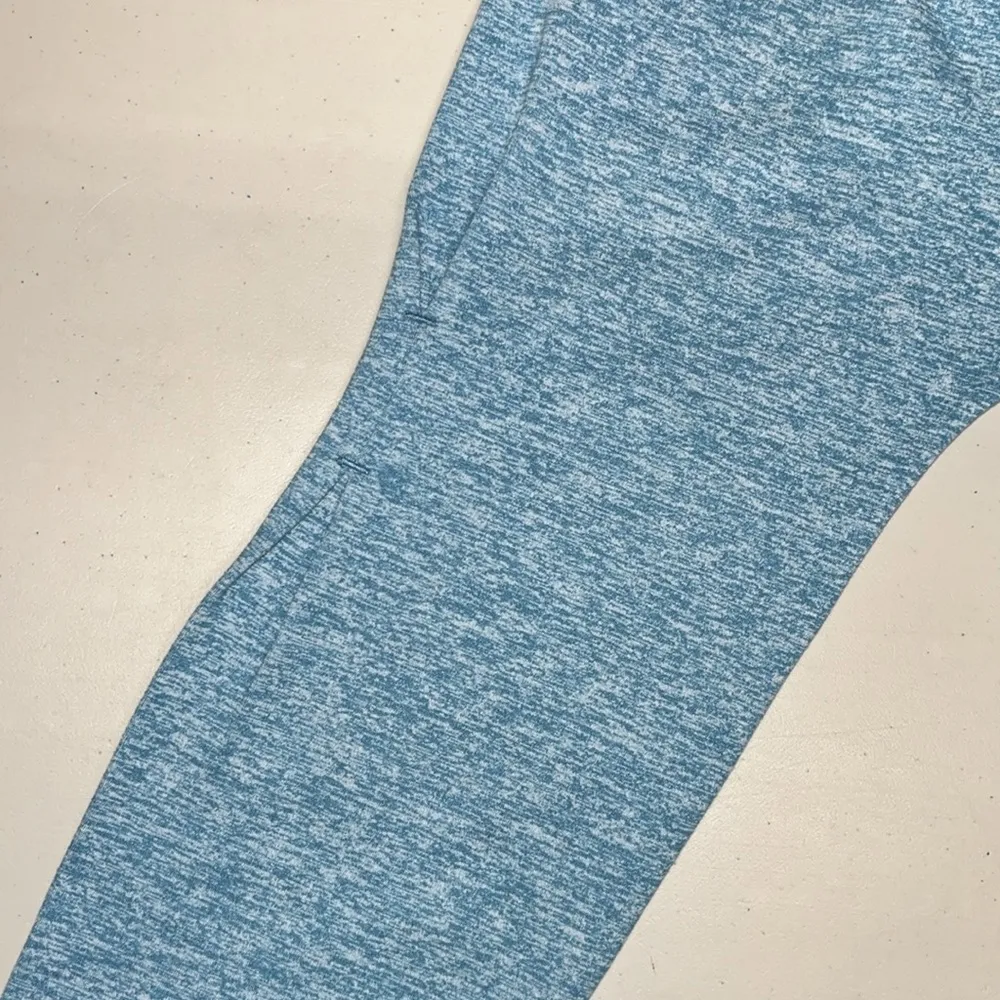 Zella Size XL Blue & White Heathered Long Sleeve Athletic Top w/ Thumbholes - Image 3