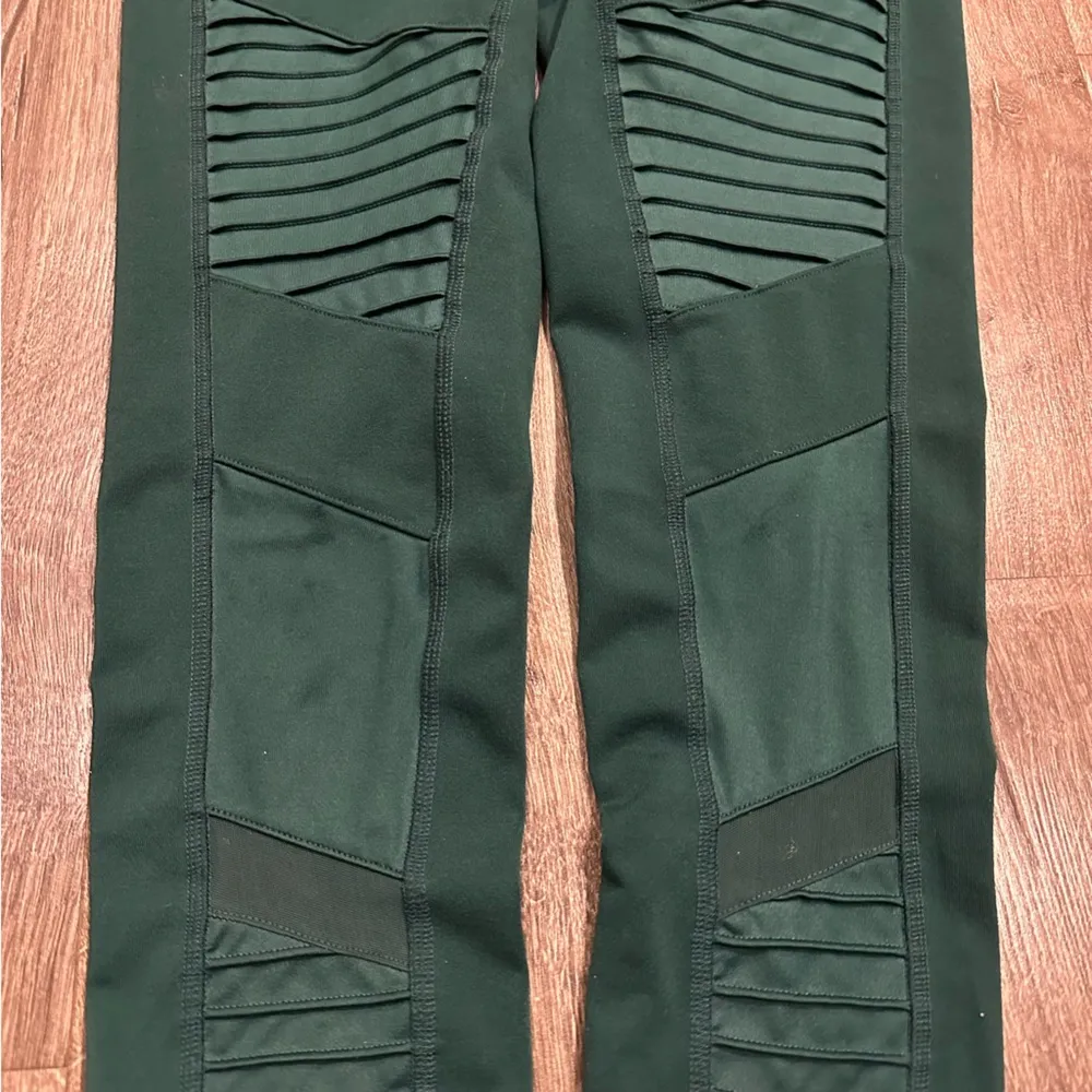 Alo Yoga Pants High Waisted Moto Leggings Size XS Green Workout Gym Activewear - Image 3