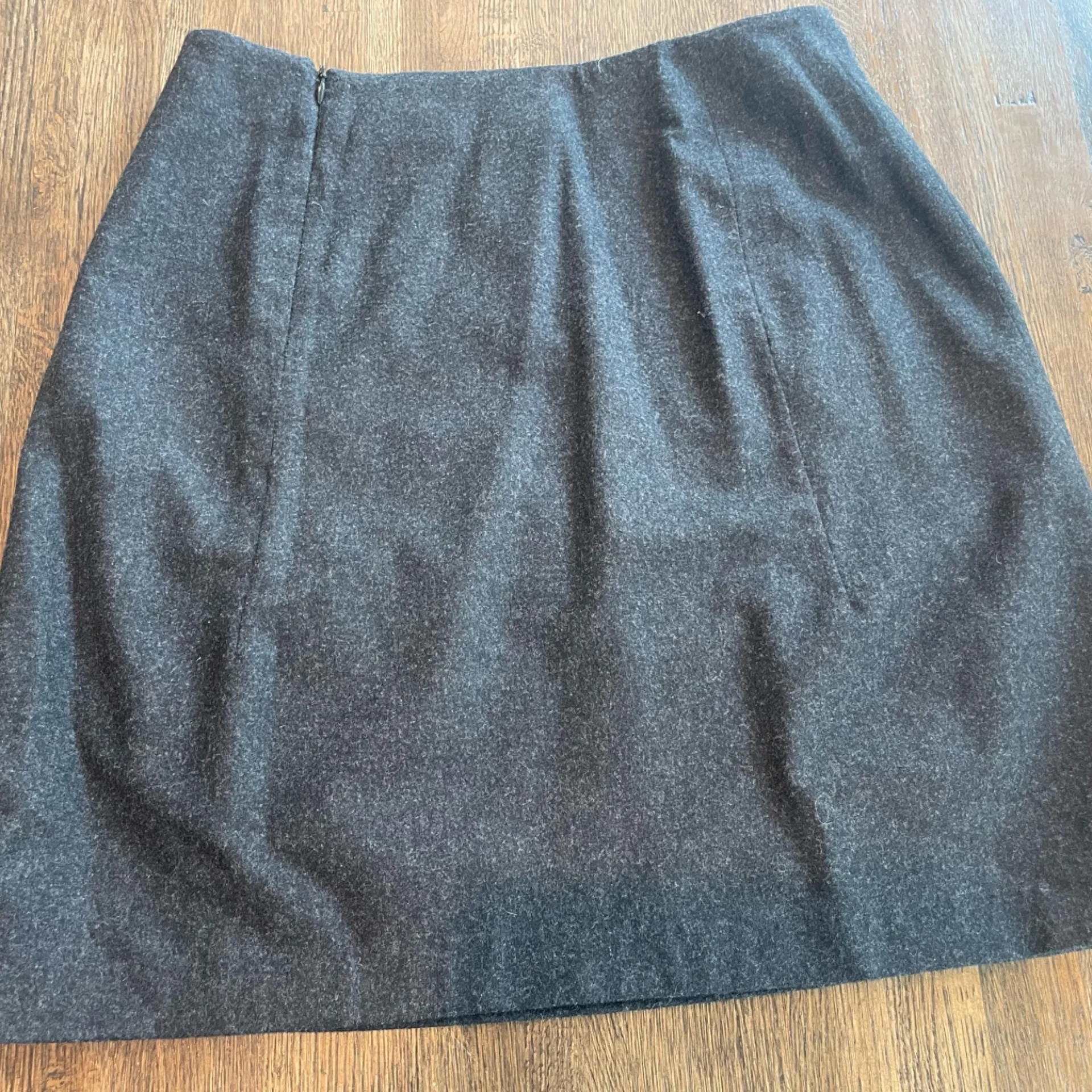 Field Manor Charcoal Gray Wool Suit (Coat and Skirt) - Image 9