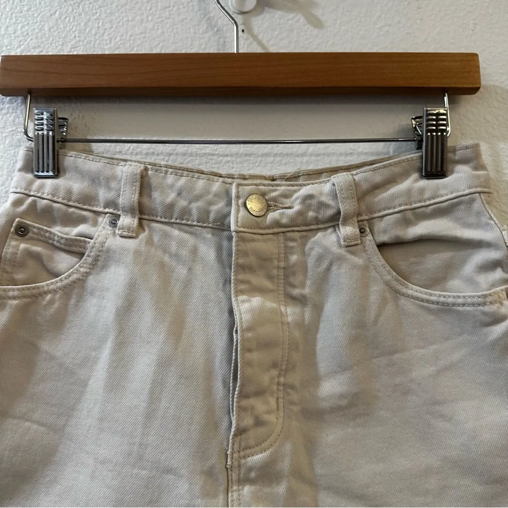 Rolla's Original Denim Short in Salt Raw Hem High Rise Size 25 White - Image 4