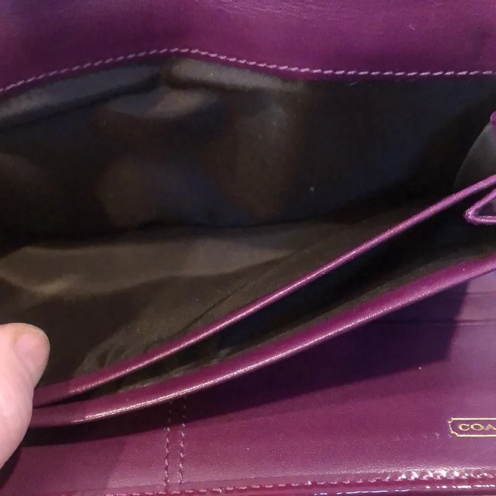 COACH Legacy Signature Slim Turn Lock Crossbody Ready Trifold Wallet Violet Trim - Image 10