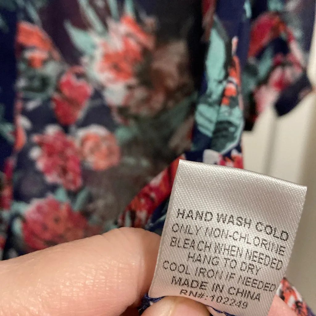 Skies Are Blue Mayven Black Floral V Neck Short Sleeve Button Up Blouse - Image 4