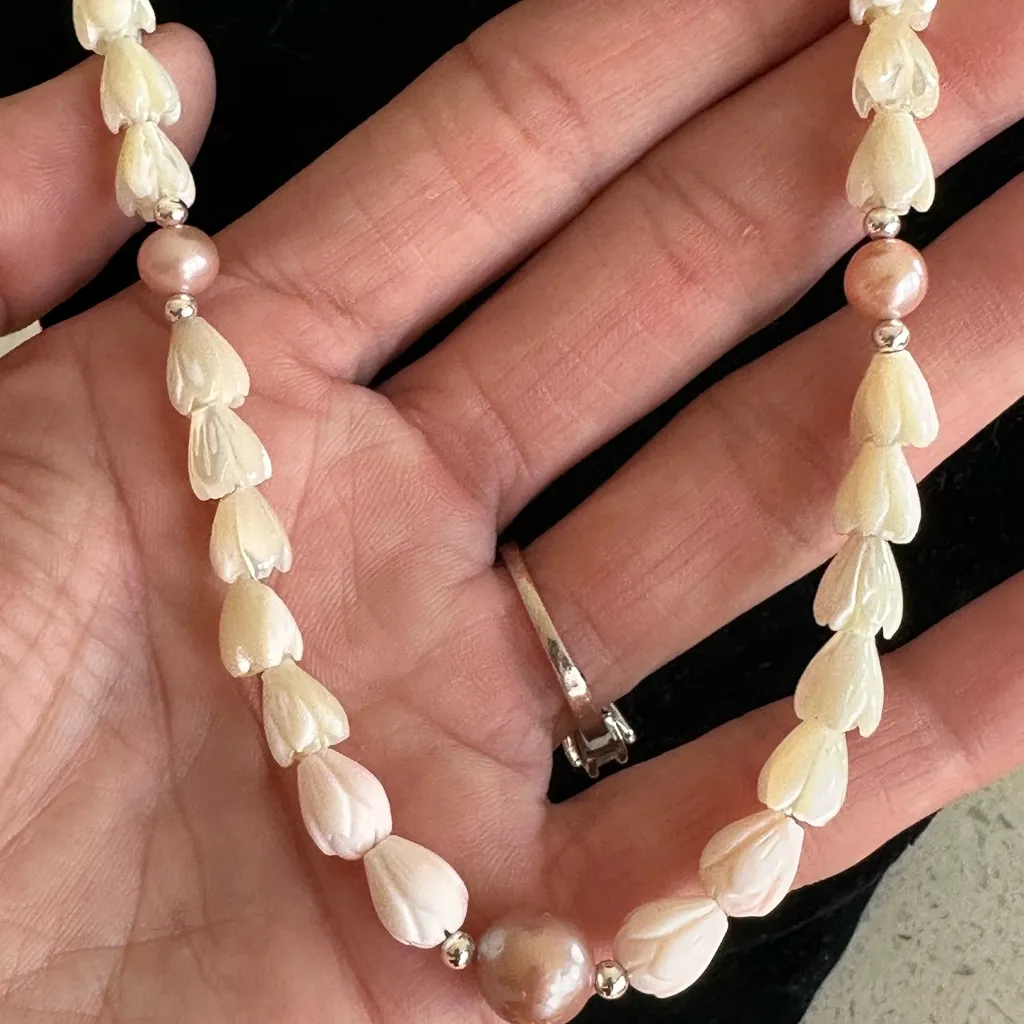 Mother of Pearl Queen Conch Pīkake & Edison Pearl Necklace Handmade - Image 3