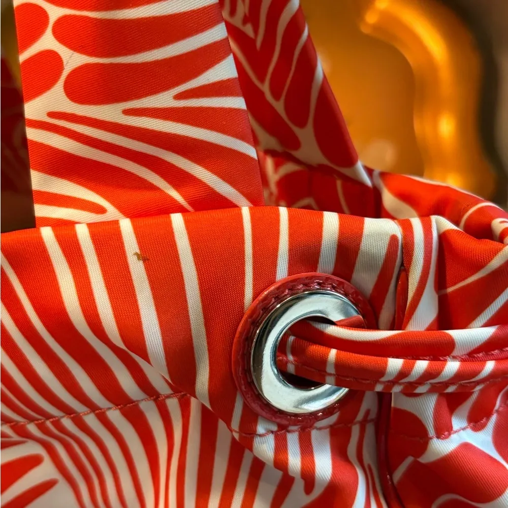 Kate Spade Tote with a coral Bold Pattern. - Image 5