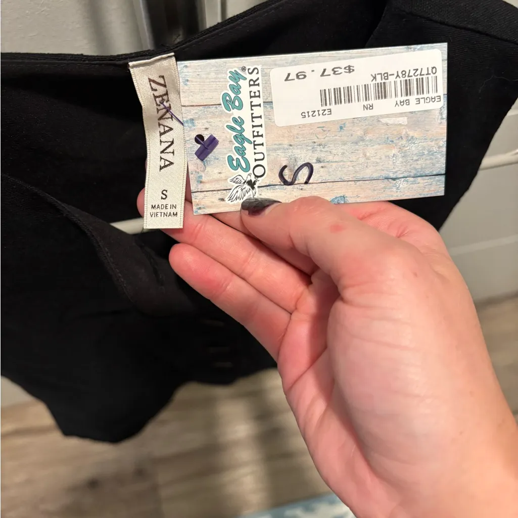 Zenana Outfitters Black Sleeveless Button-Down Shirt - Image 4