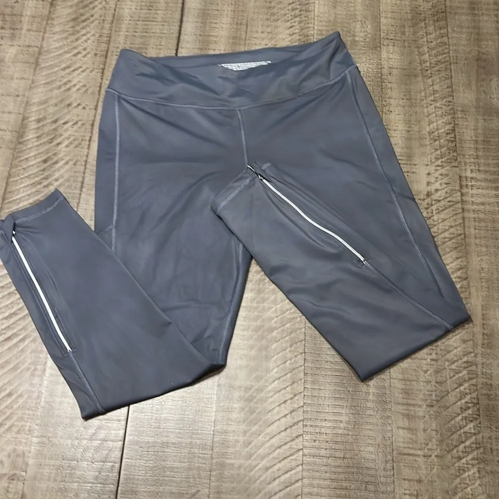 VICTORIA SPORT dark gray leggings with zipper ankle embellishments - Image 2