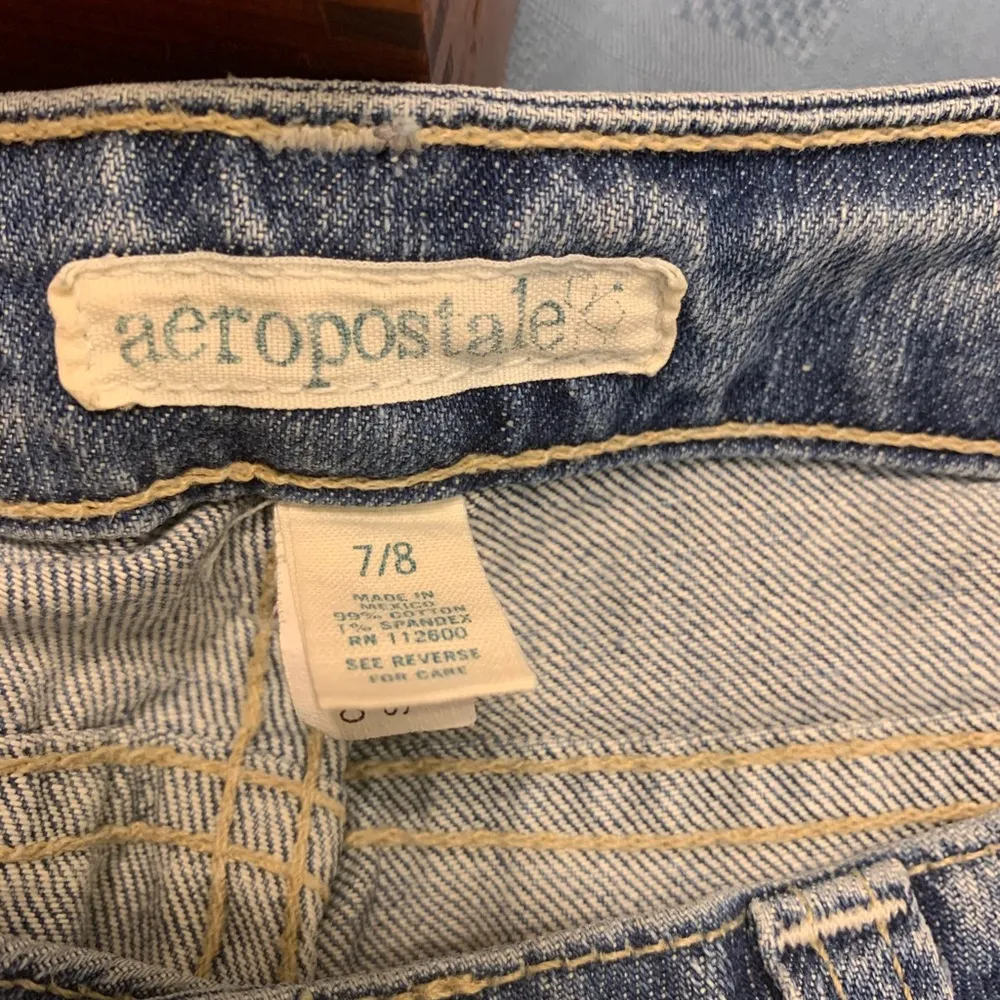 Aeropostale Distressed Crop Denim Capri Jeans - Image 8