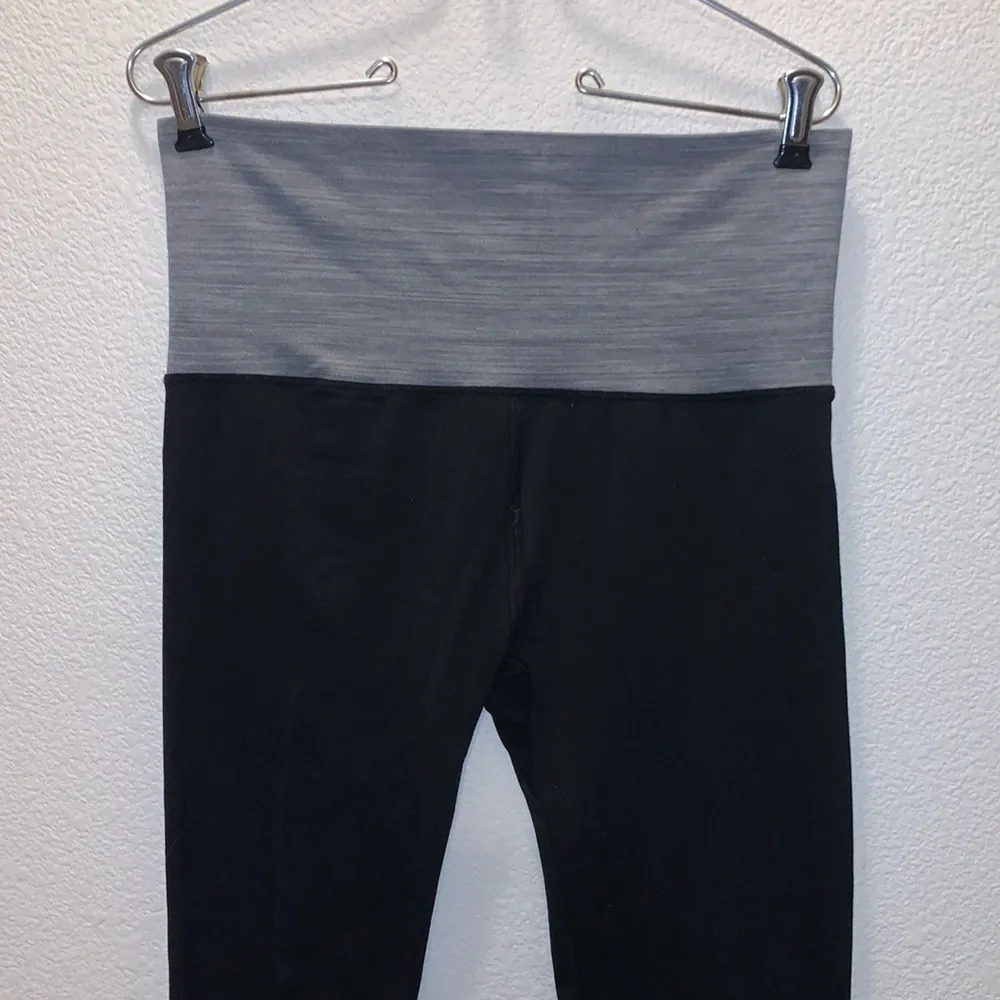 Coco Limon black cropped stretchy leggings - Image 2