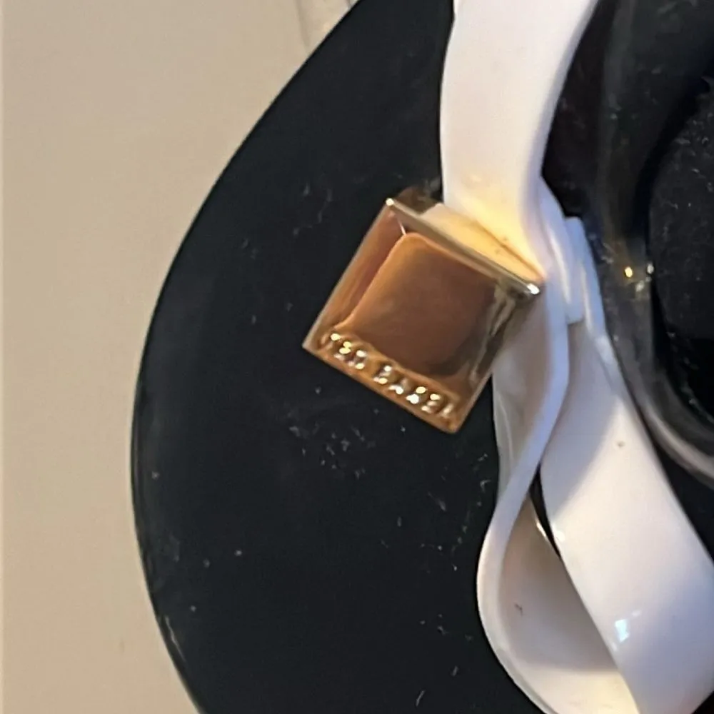 TED BAKER London Black rafeek bow gold‎ cube jelly Sandals sz 5 - Image 8