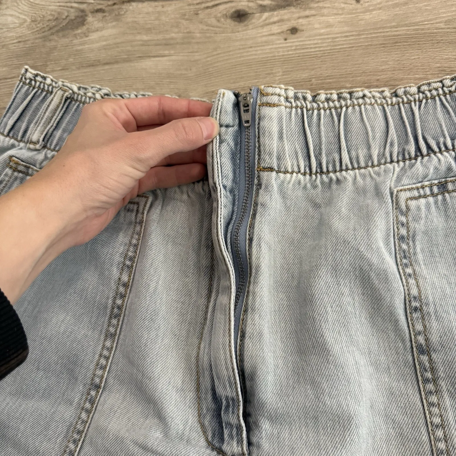 BDG Urban Outfitters Light Wash Denim Shorts Women’s XL High Rise Elastic Waist - Image 2