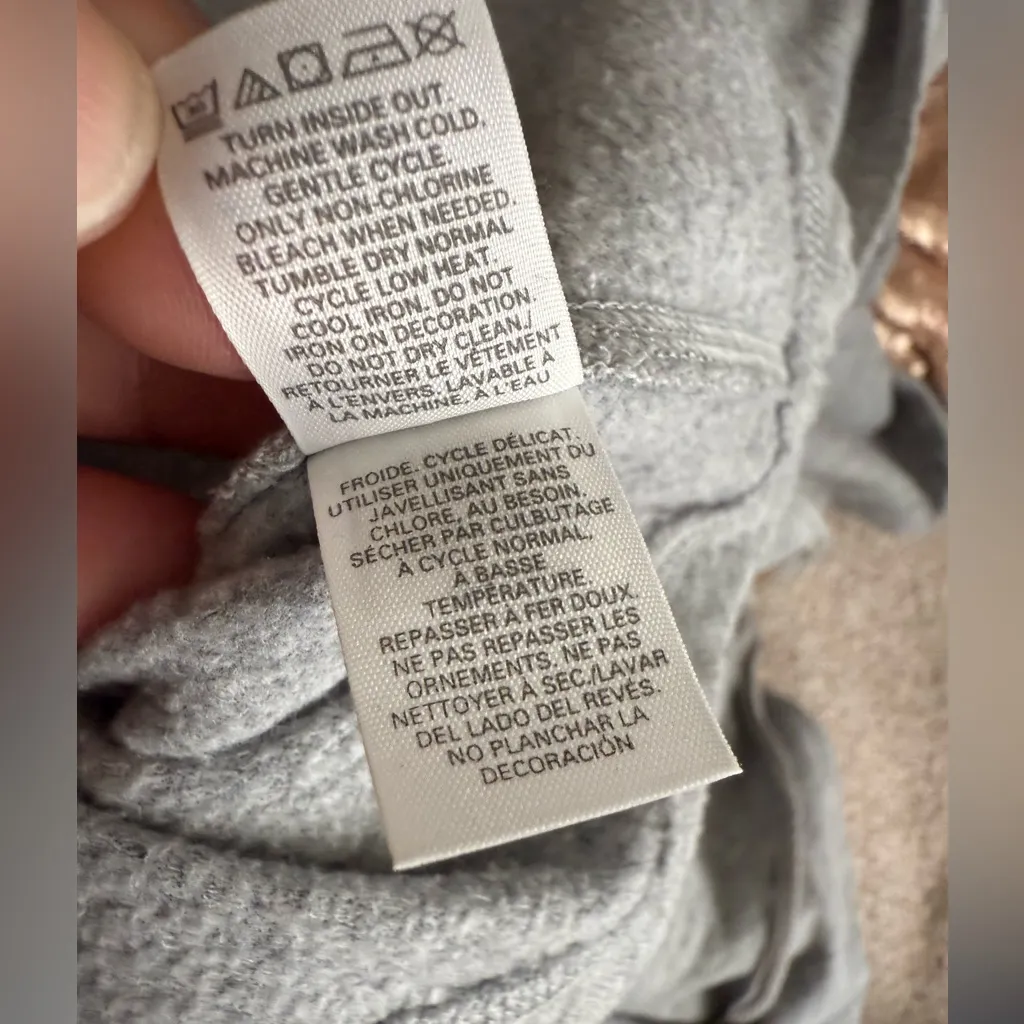 Victoria's Secret Gray Top with Gold Sequin Detail - Image 4