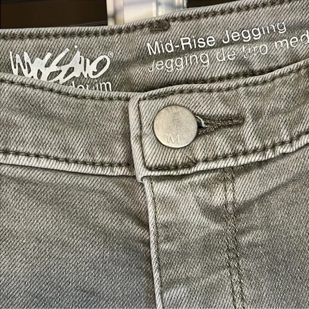 MOSSIMO‎ Mid Rise Super Stretch Busted Knee Jeggings Size 27 Green - Image 3