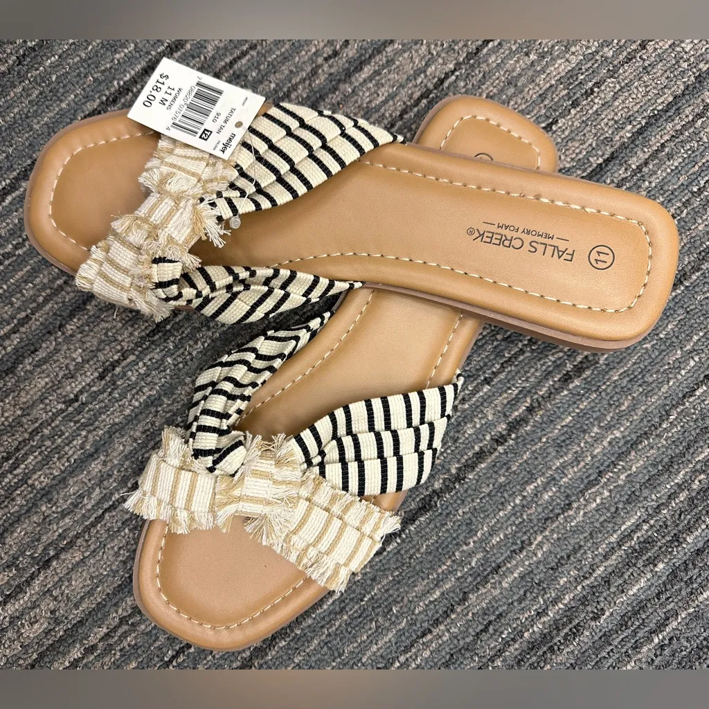 NWT Falls Creek Womens sandals w/white & black woven strap with memory foam 11 - Image 2