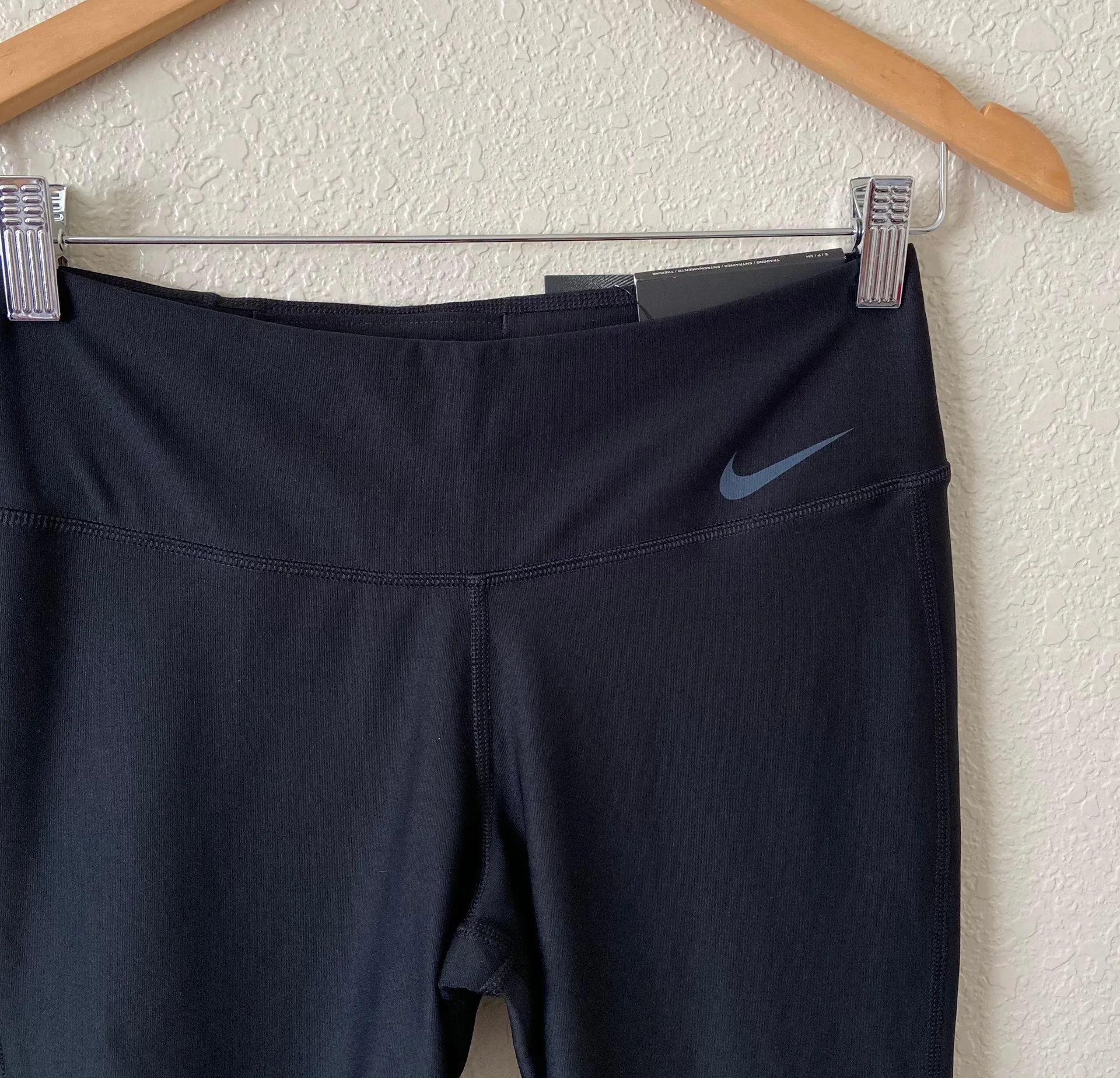 Dri-Fit Tight Fit Training Capris Small New - Image 8