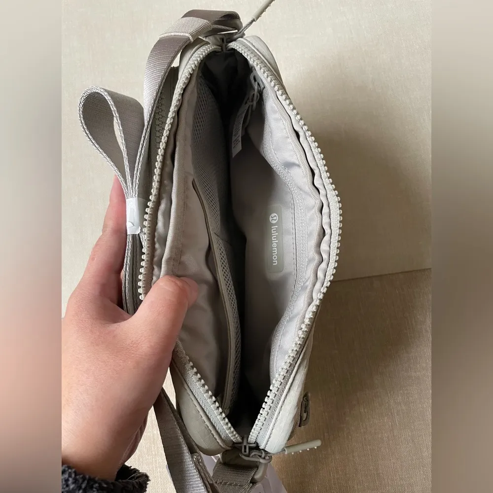 Multi-Pocket Crossbody Bag 2.5L - Raw Linen - Image 11