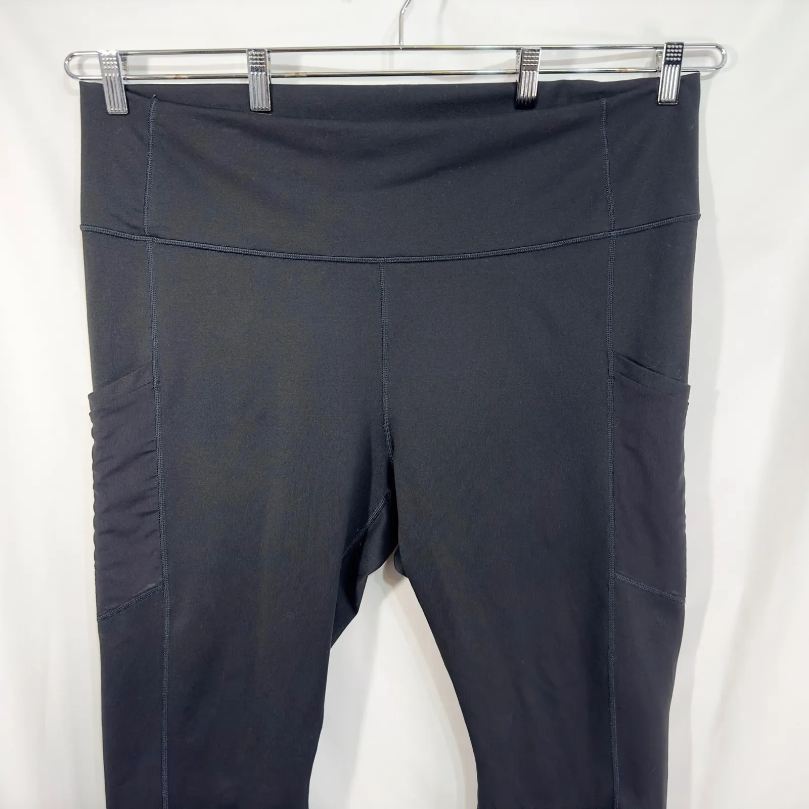 Fabletics PowerHold Plus Size 4X Leggings Solid Black 7/8 Ankle Side Pockets 947 - Image 3