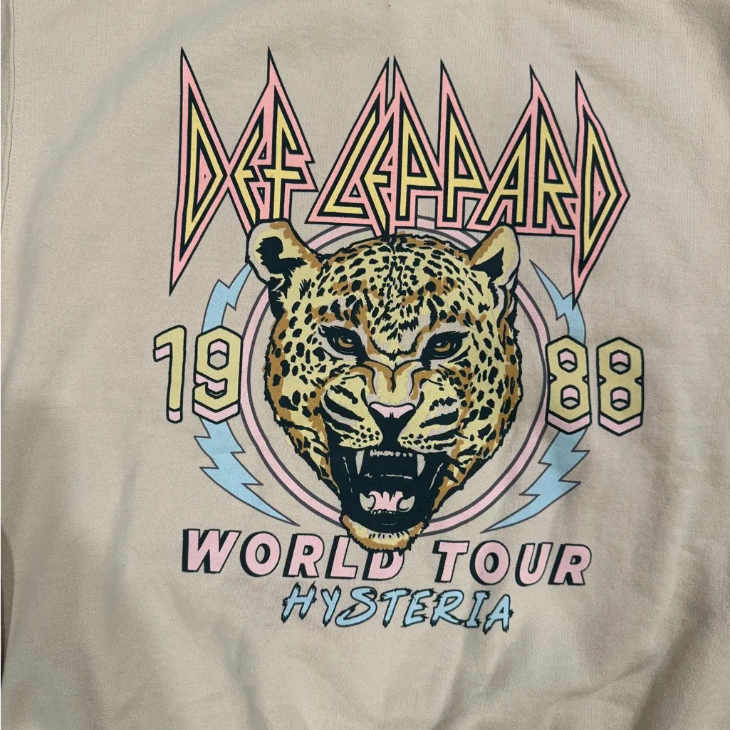 Def Leppard Beige World Tour Sweatshirt NWT size M - Image 3
