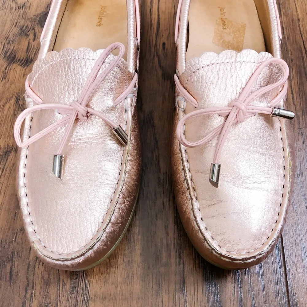 John Lewis • Scallop Driving Moccasins slip on boaters loafers Rose Gold leather Size 6.5 - Image 3