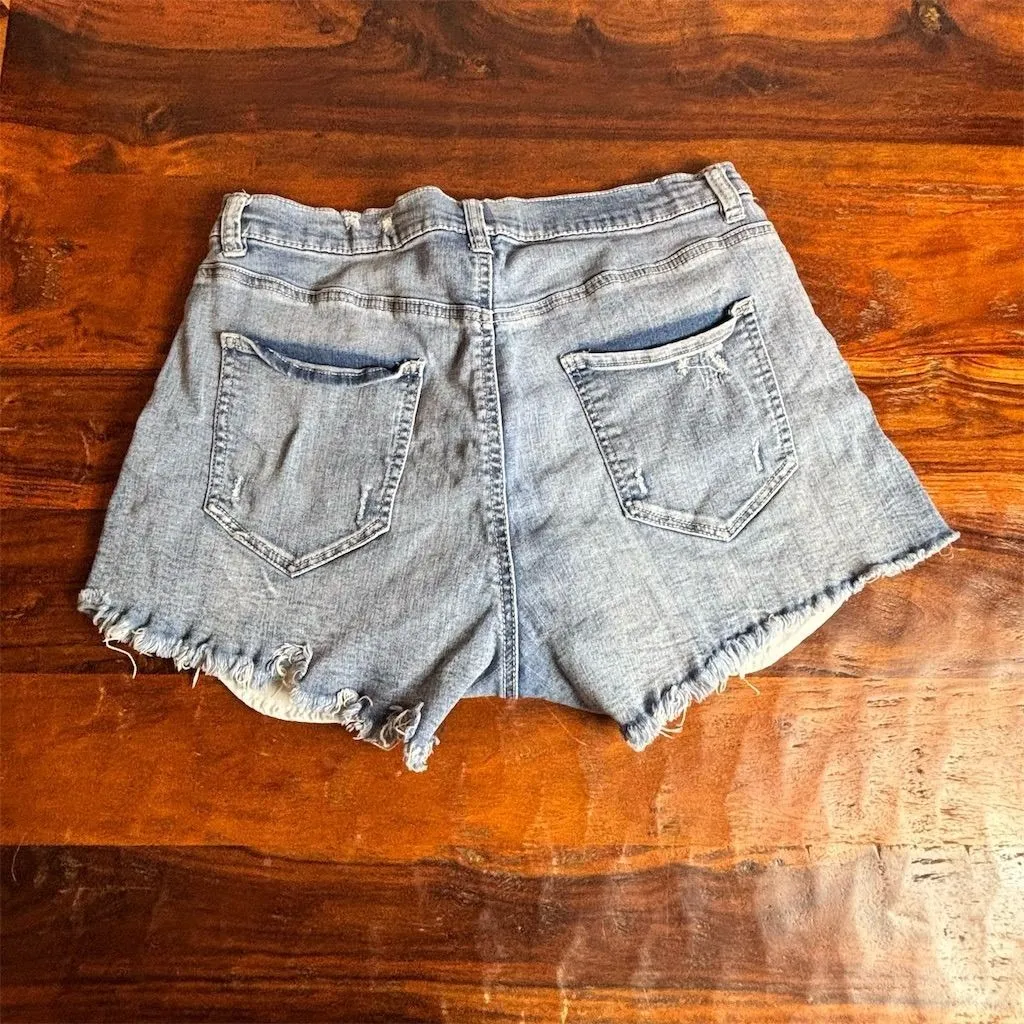 Vintage REWASH Women's Distressed High-Waisted Denim Shorts Size 14 - Image 5