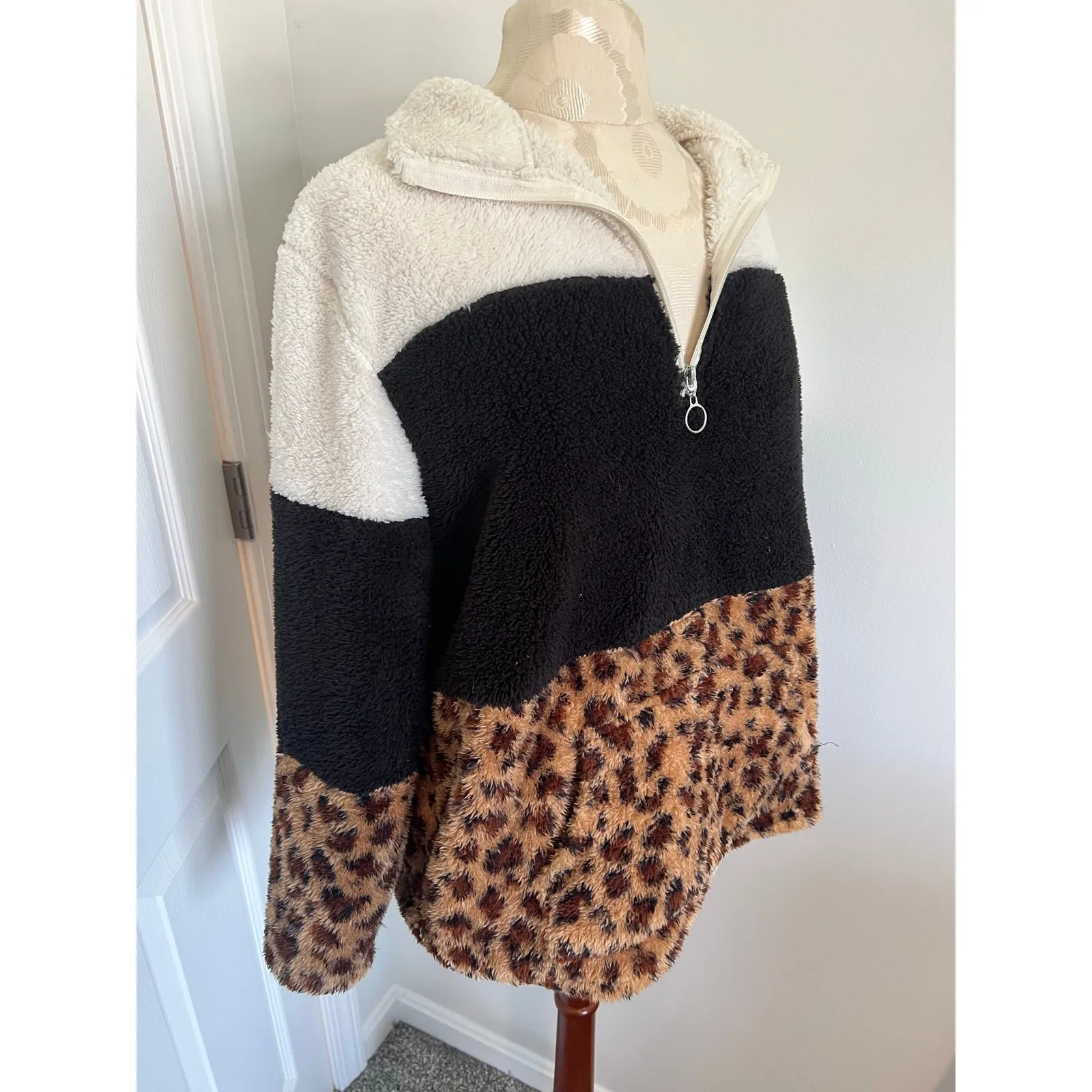 LeModa Faux Fur Quarter Zip Pullover Animal Print Jacket Large Black - Image 2