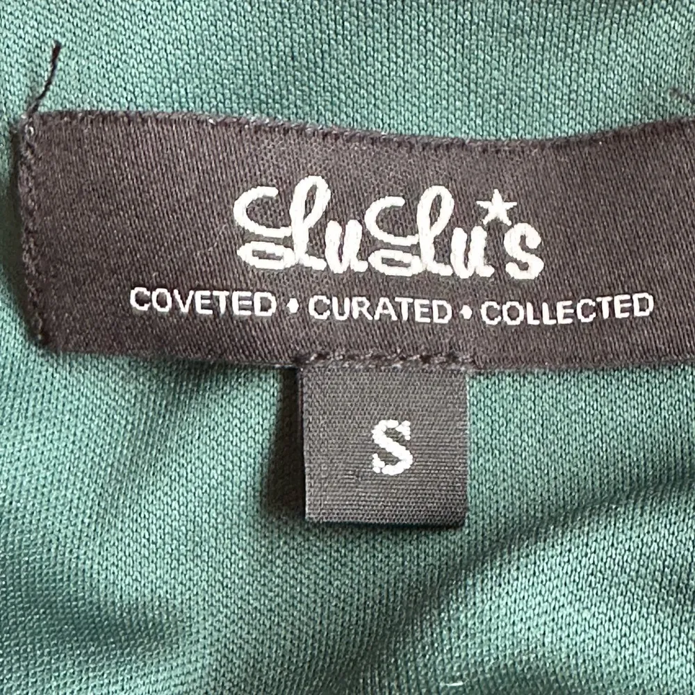 - LuLus Dark Green Mini Shift Dress Long Sleeves With Gold Buttons SZ S - Image 12