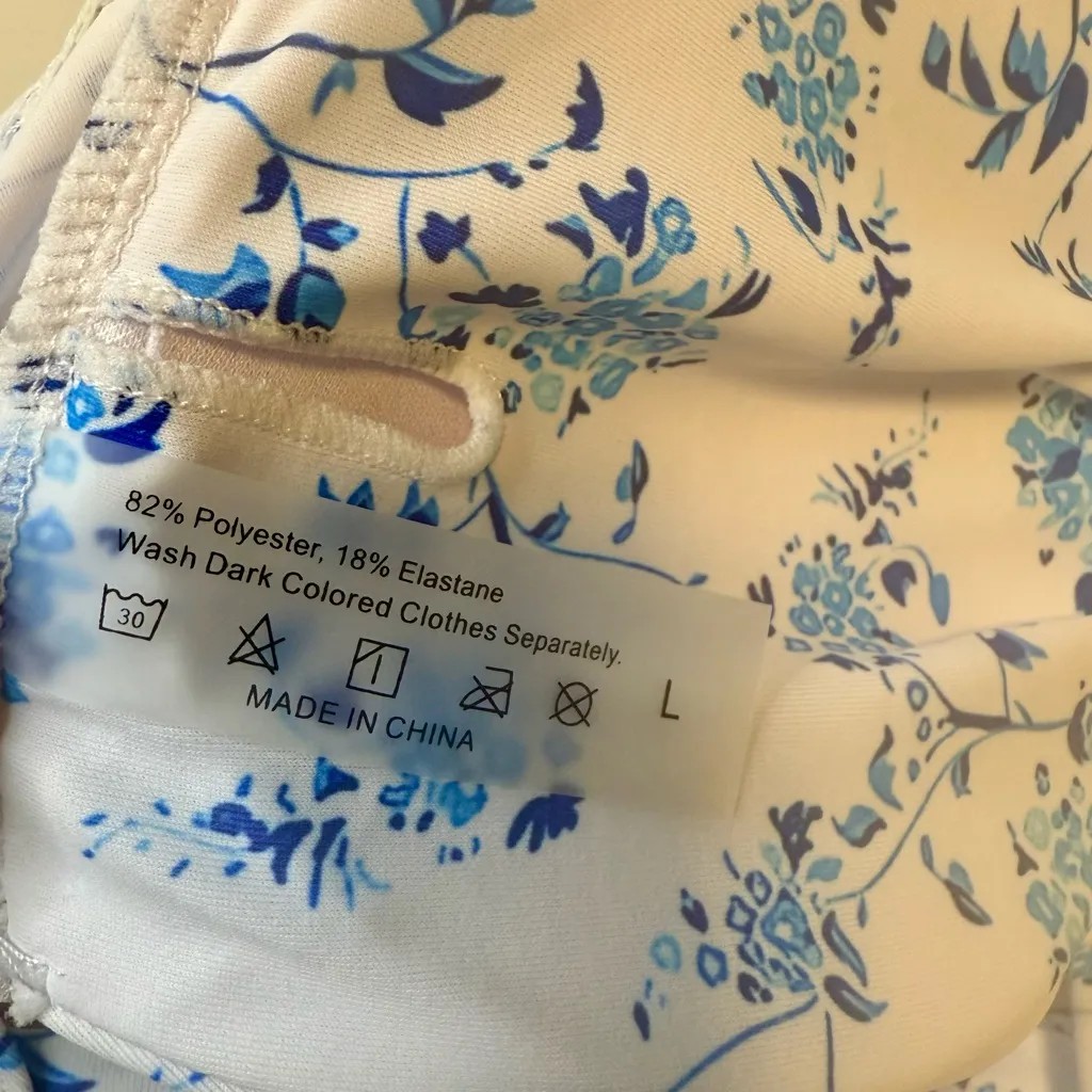 NWOT Floral Blue and White Bikini Swim Set Size Large - Image 5