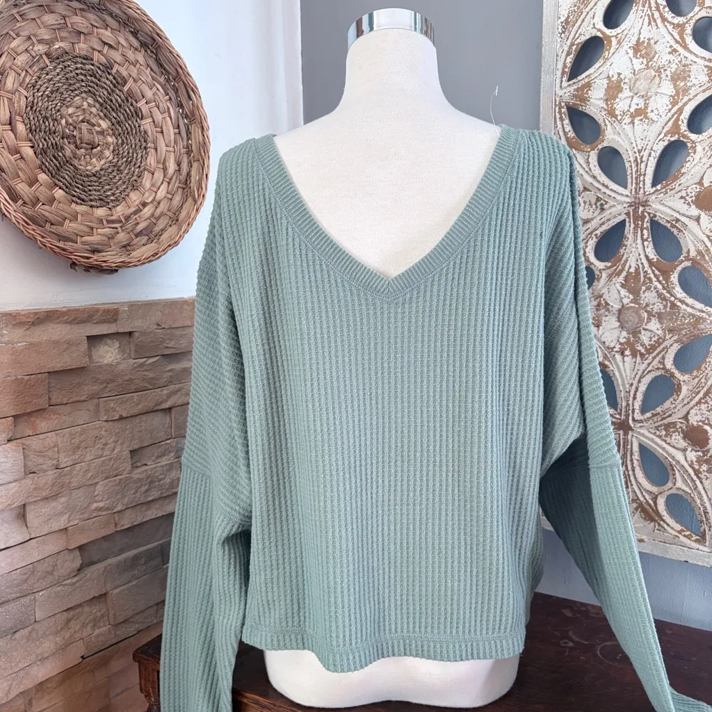 Aeropostale Women's Sage Green Crew Neck Sweater - Image 3