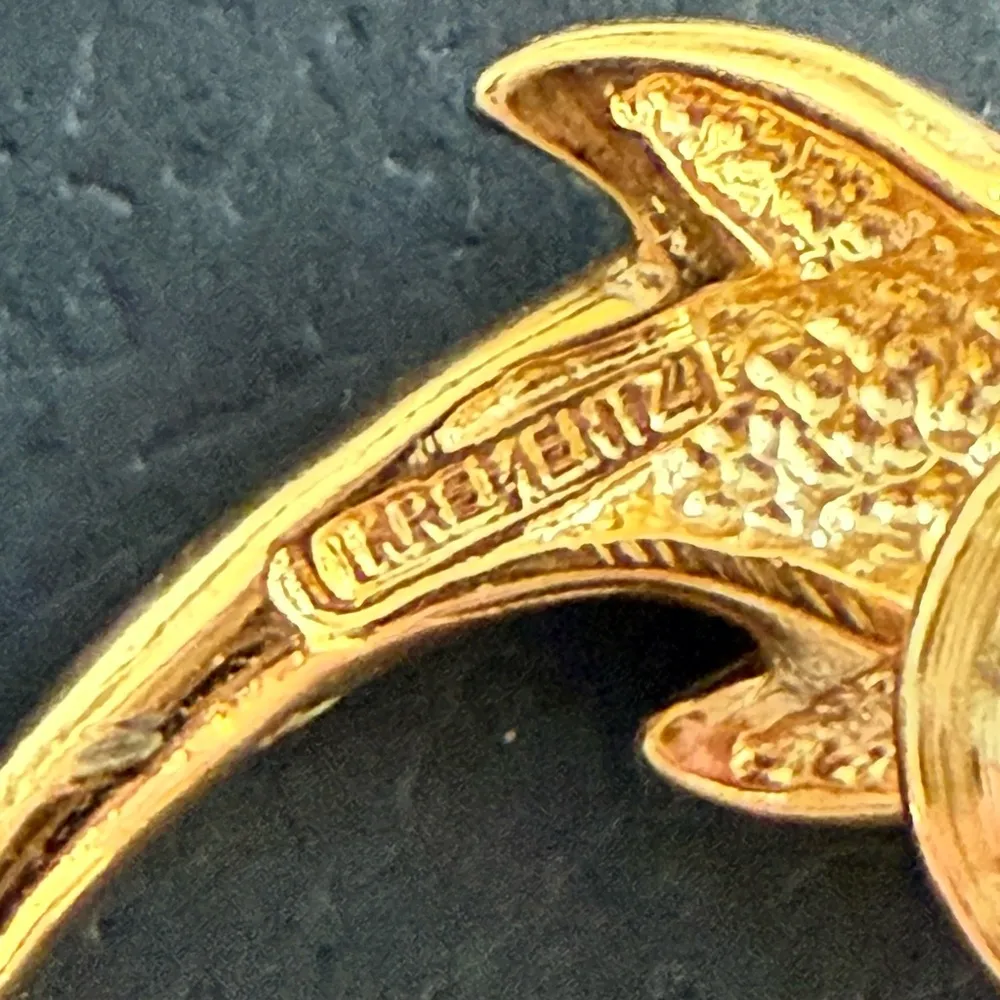 Vintage KREMENTZ Gold Plated Green Enamel Crystal Dolphin Lapel Pin Brooch 3g. - Image 10