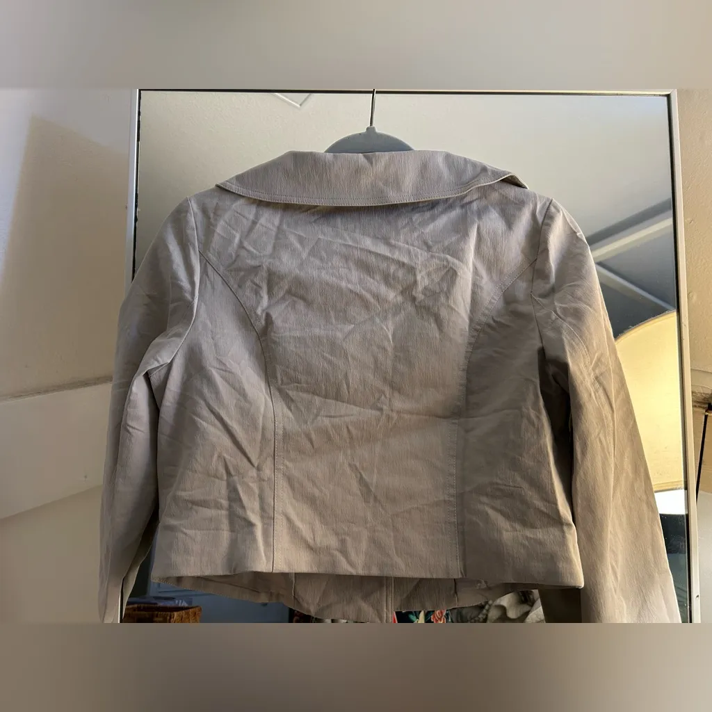 NEW Chic Collared Cropped Button Front Lined Jacket XS Tan - Image 2