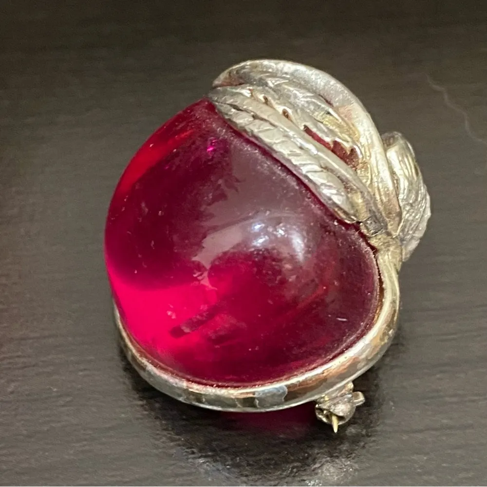 Vintage SARAH COVENTRY Fuchsia Pink Lucite Jelly Belly Mini Apple Brooch - Image 4