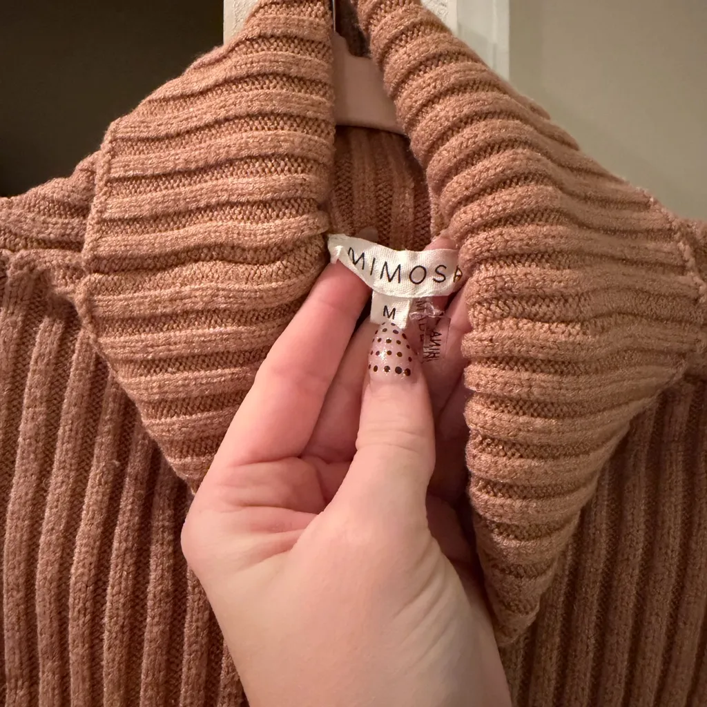 Elegant Tan Turtleneck Sweater Size M - Image 5
