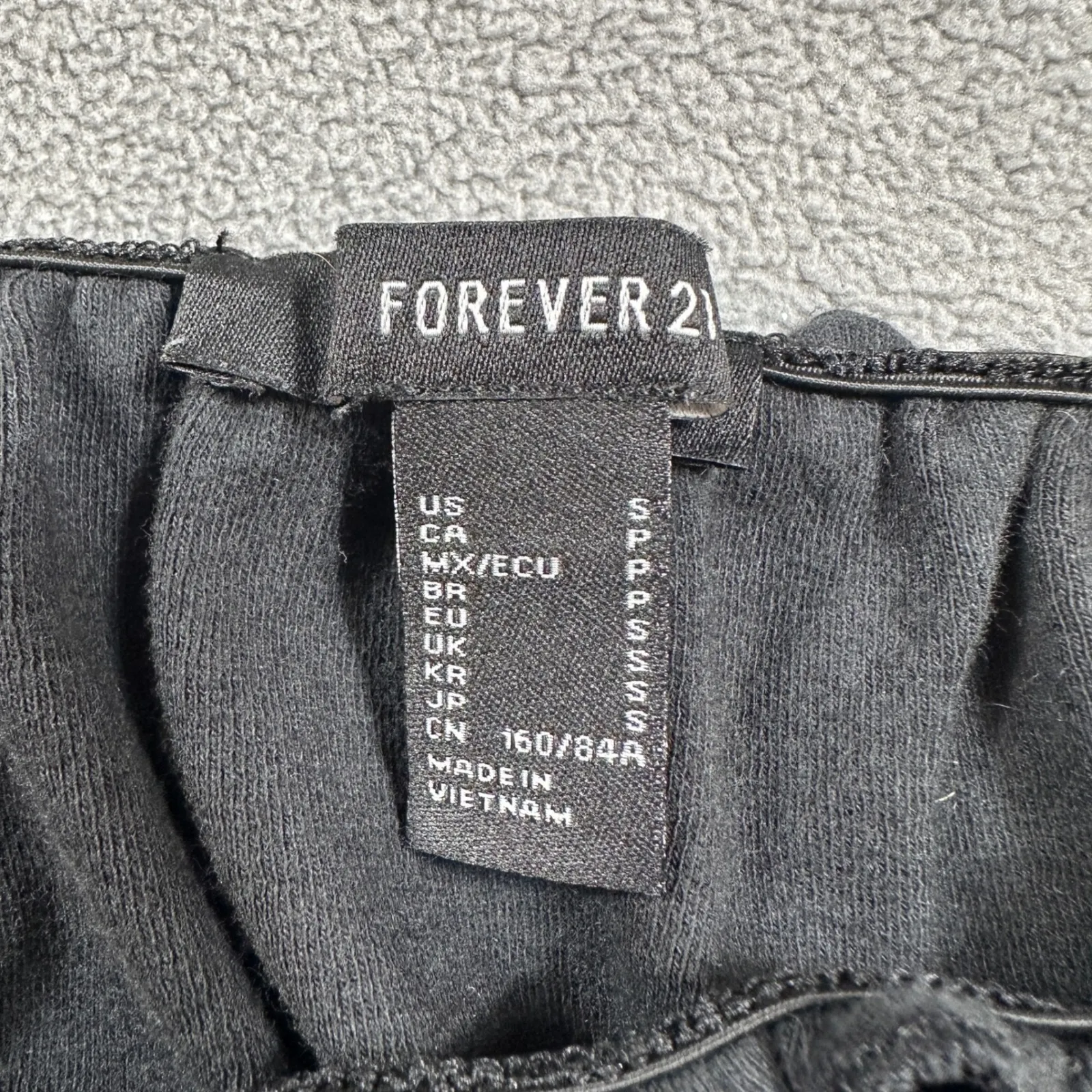 Forever 21 Crop Top Small Womens Black Floral Off The Shoulder Ruffle Smocked - Image 4