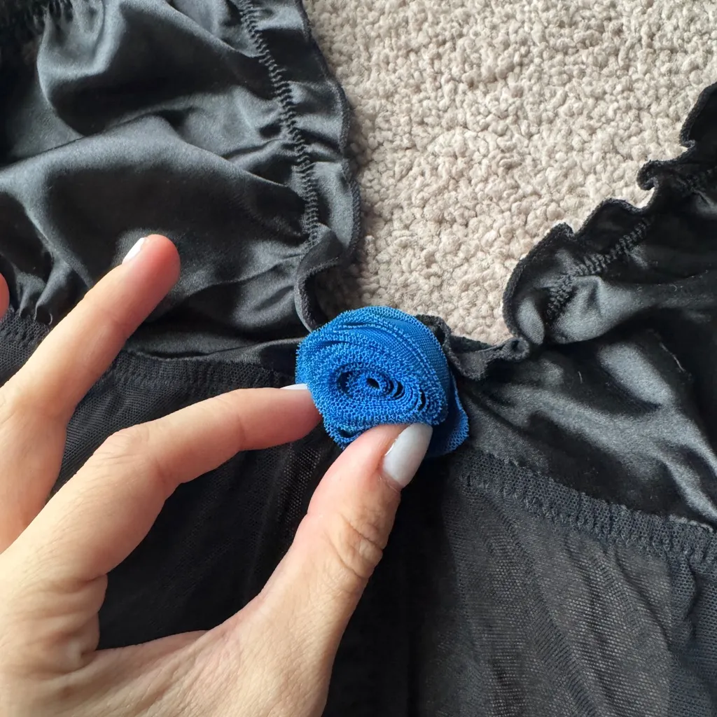 NWT Frederick's of Hollywood black lingerie babydoll slip with rose detail - L - Image 2