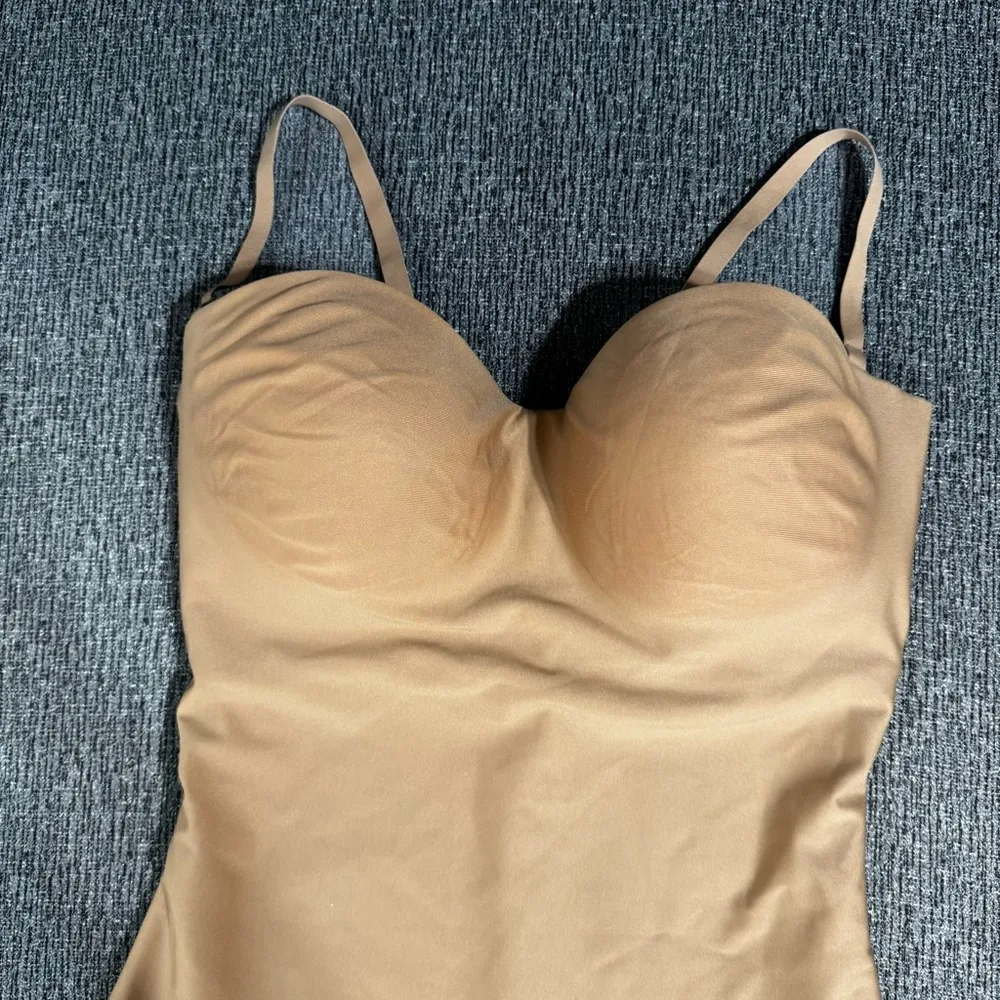 Skims Body Molded Underwire Slip - Image 5