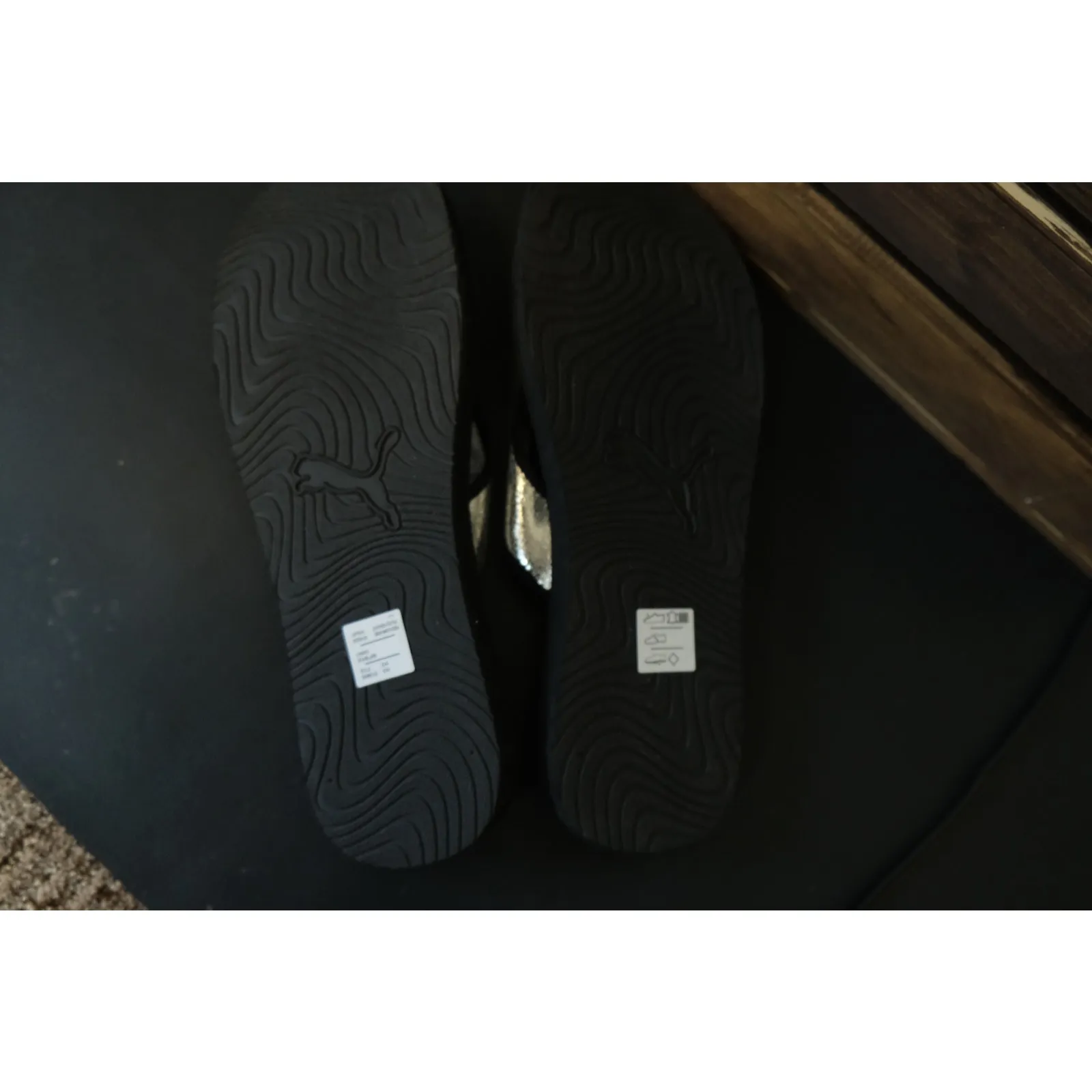 NWOT PUMA Sandy Flip Flop Black Silver Metallic Women's 10 - Image 4