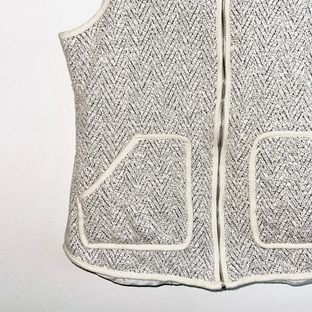 Maurices Cream & Gray Chevron Tweed Pocket Full Zip Vest - Image 4