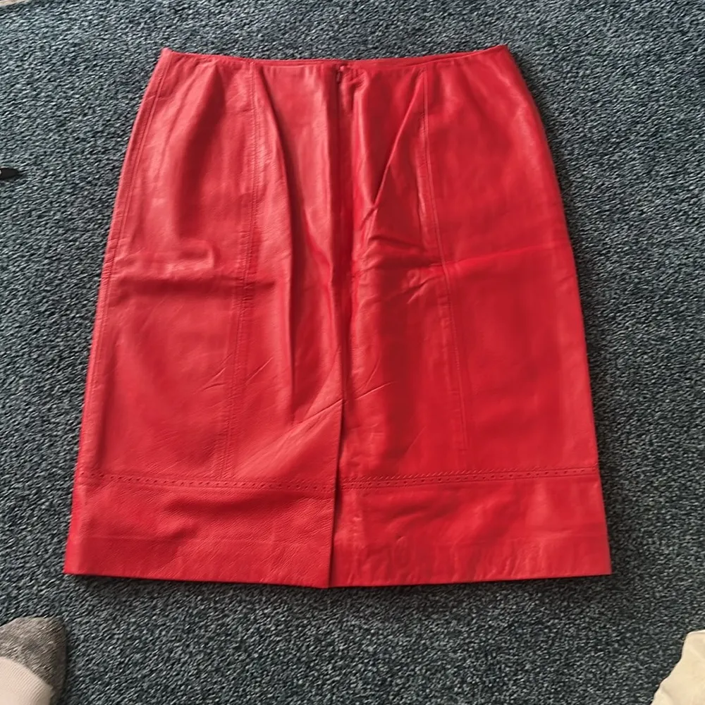 Dana Buchman Red leather size 14 paneled Pencil Skirt back zip slit - Image 8