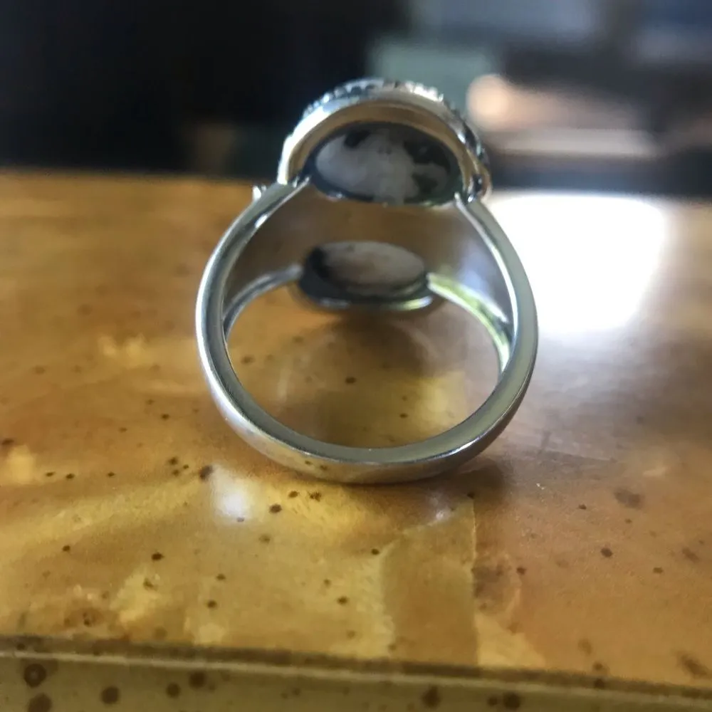 Natural White Buffalo Sterling Silver Cocktail Ring Size 6 - Image 6