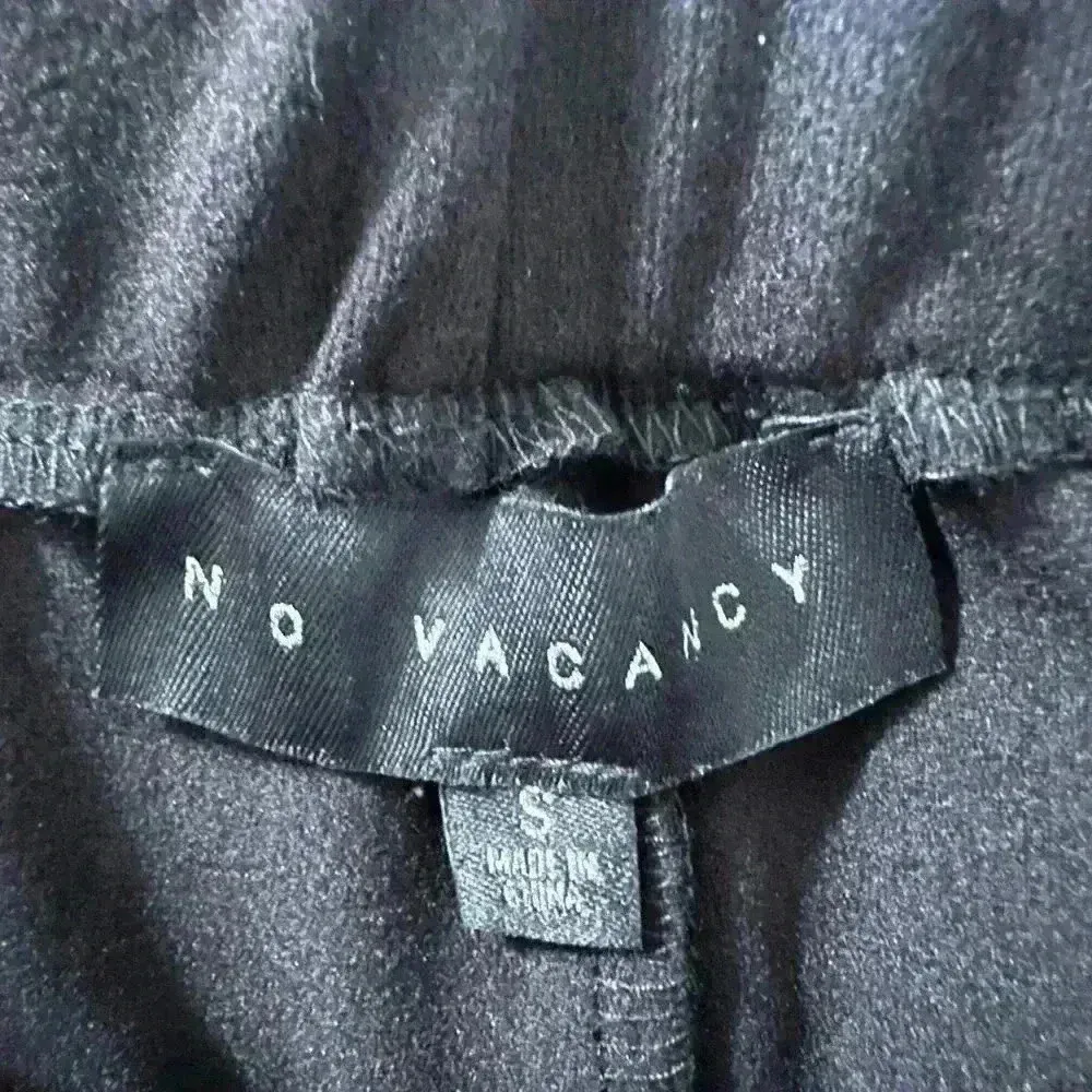 No Vacancy Women's Pull - Image 8
