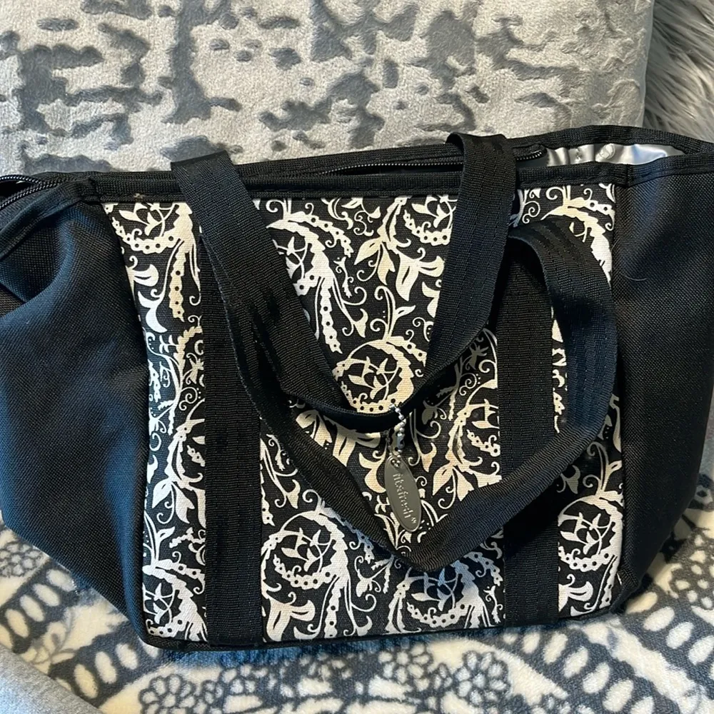 Insulated Lunch Bag Black White Floral - Image 2
