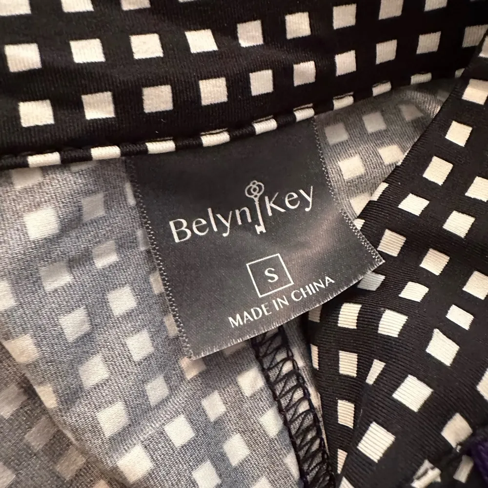 Belyn Key Long Sleeve Quarter Zip Golf Shirt Size S - Image 4