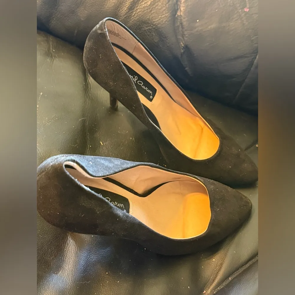 Women’s size 7 Sophisticated Black Heels with Classic Design - Image 4