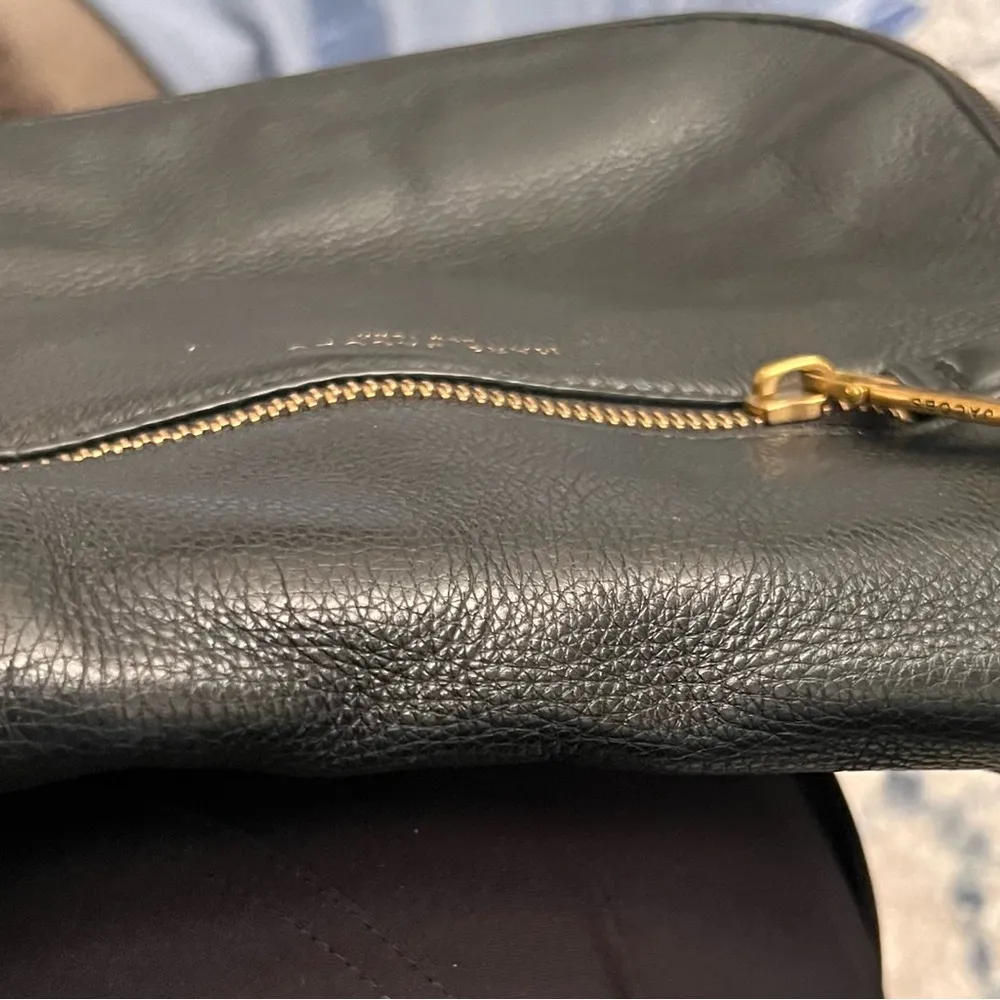 Excellent con Marc Jacobs Black and gold saddle bag - Image 3