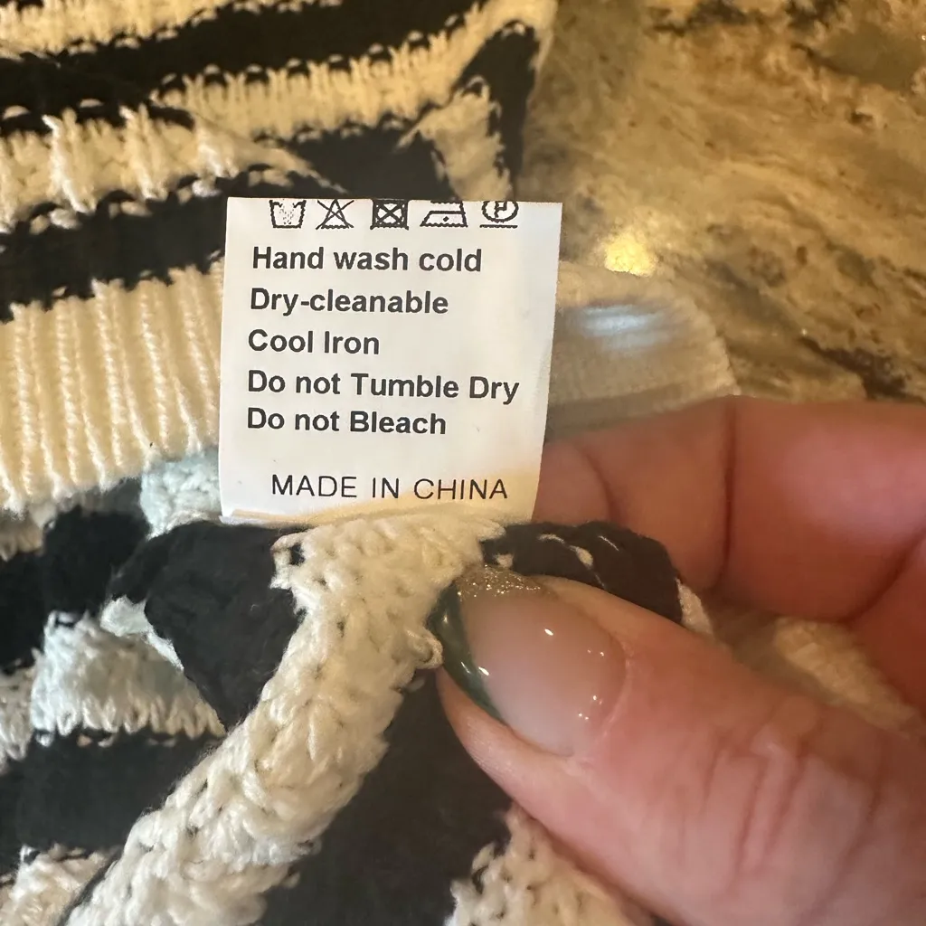 Black & White Striped V Neck Cardigan Size Medium NWT Sz M Cropped Knit Sweater - Image 9