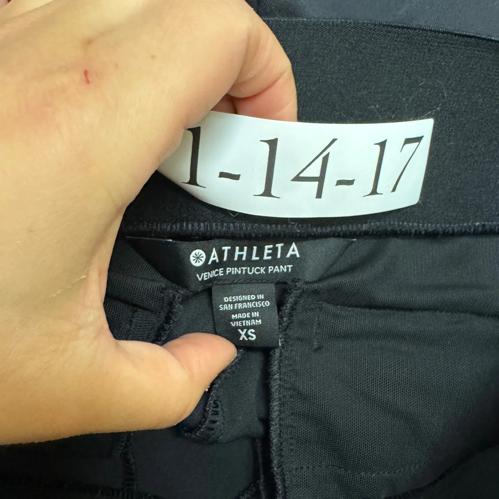 Athleta Pants Womens X Small Black Venice Pintuck Zip Pockets Ankle - Image 5