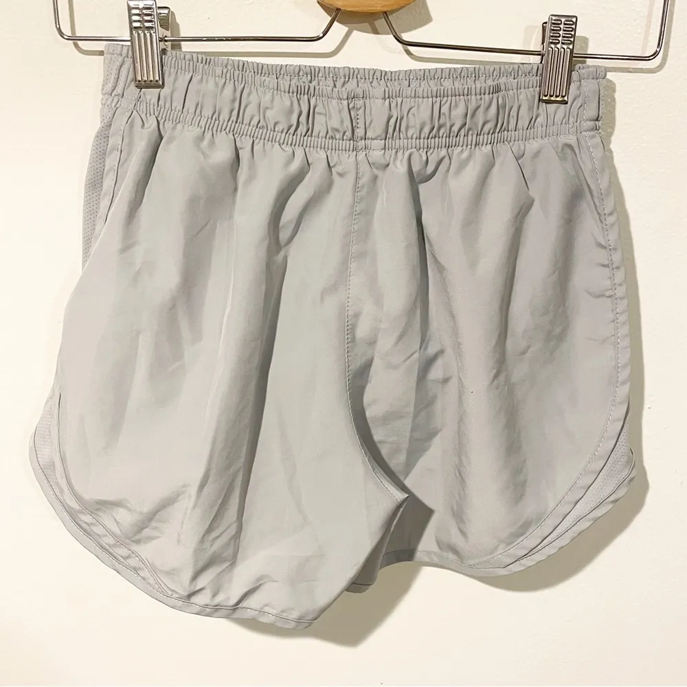 Nike Womens Size XS Lined Tempo Shorts Light Gray Athletic Pull on Short - Image 4