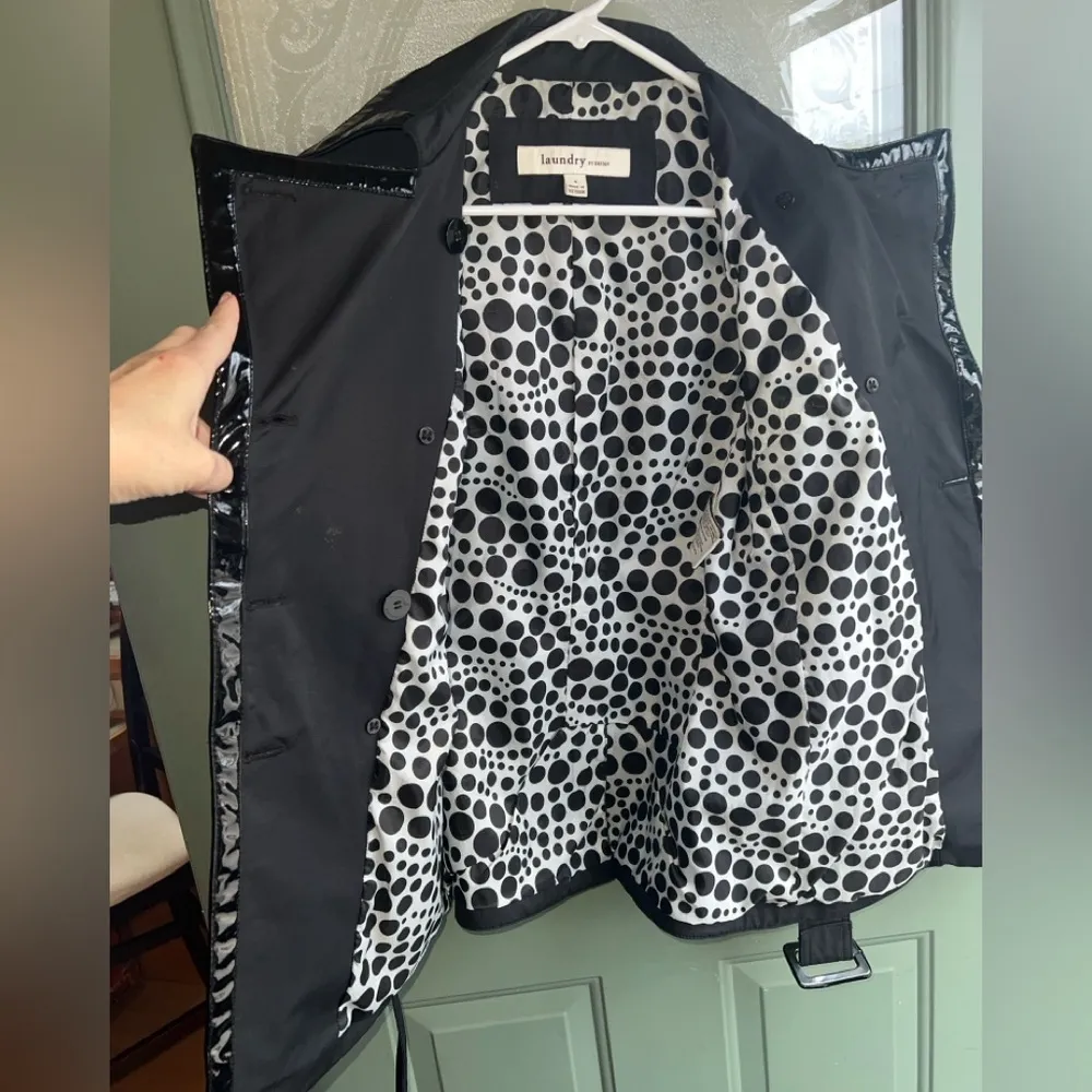 Short Black Trench Coat Lined in Black Patent Leather Size S - Image 10